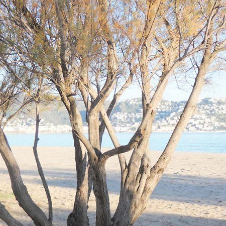 Mare Nostrum 131 Roses Bagian luar foto