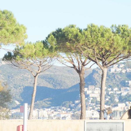 Mare Nostrum 131 Roses Bagian luar foto