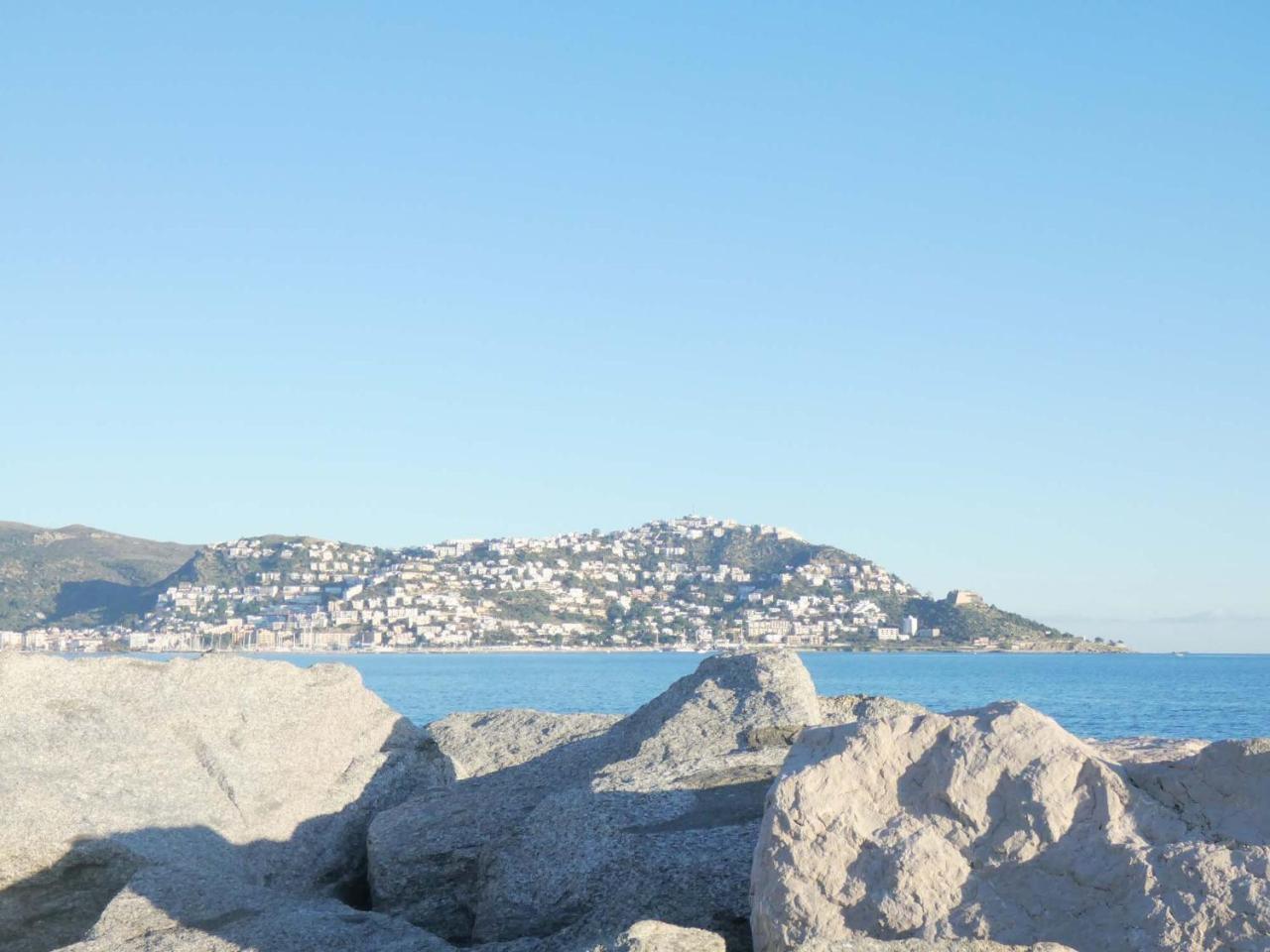 Mare Nostrum 131 Roses Bagian luar foto